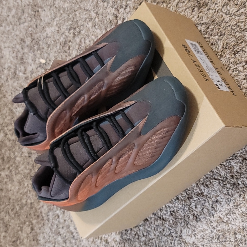 Yeezy 700YZY 700 V3